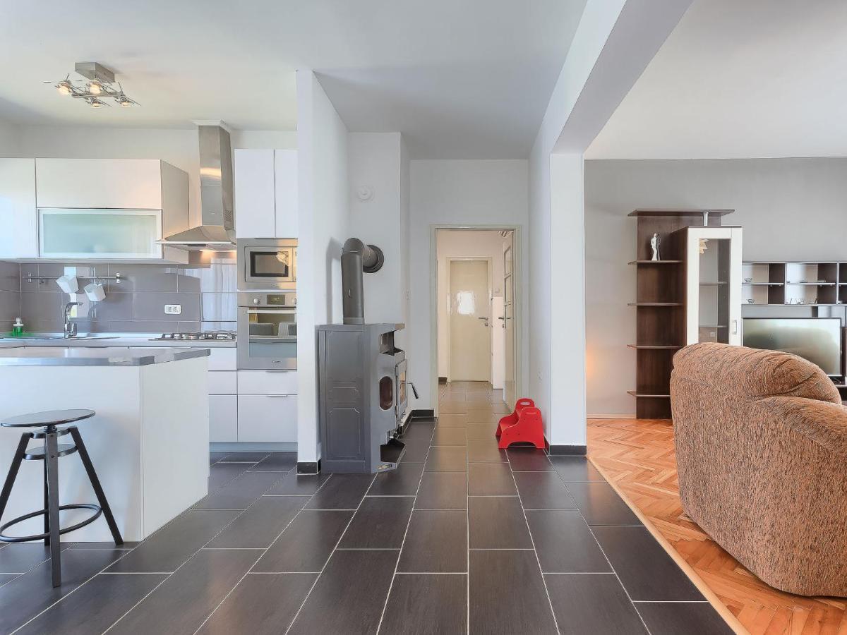 Rovere By Interhome Pola